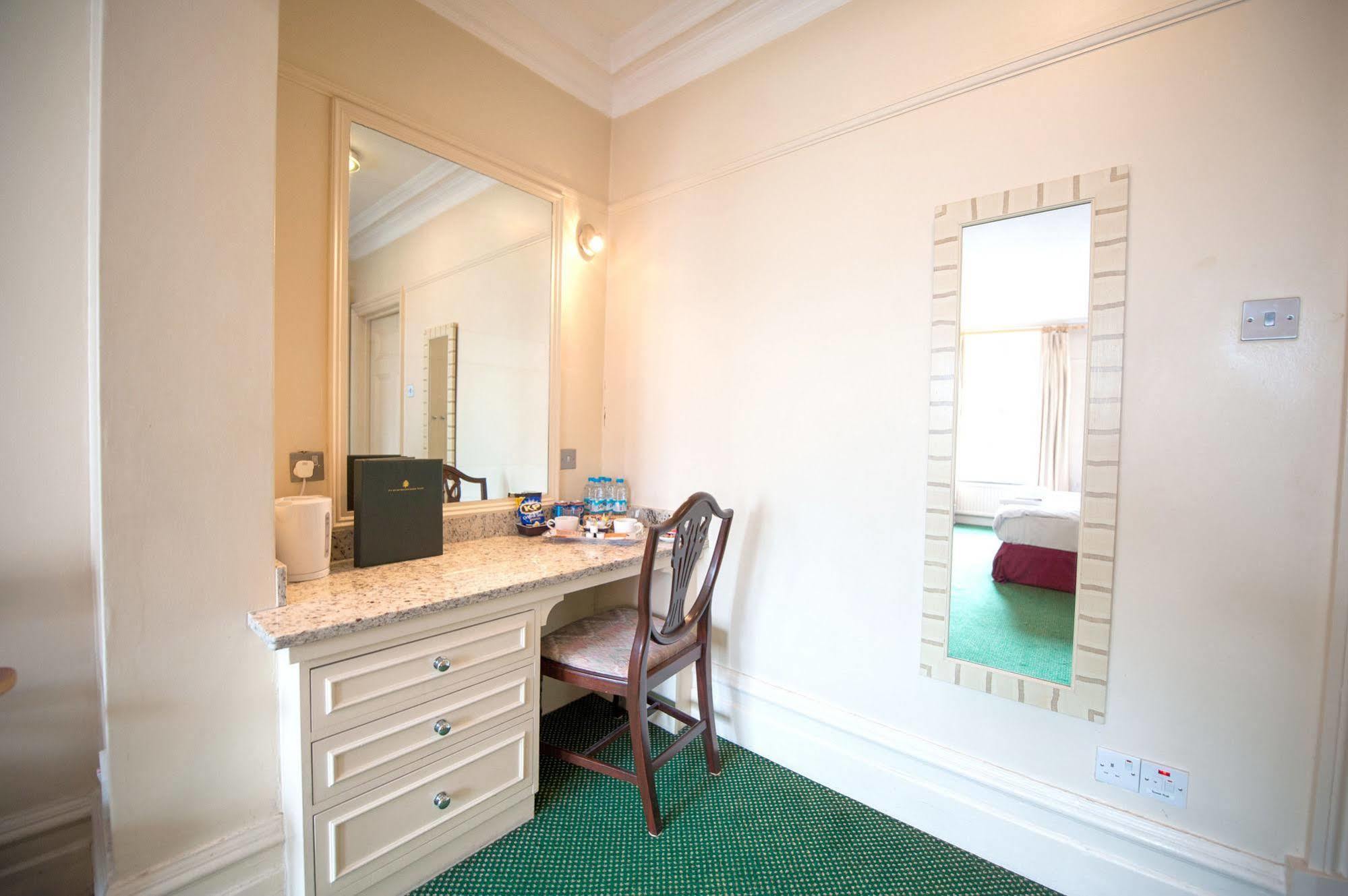 Knightsbridge 4* Londra
